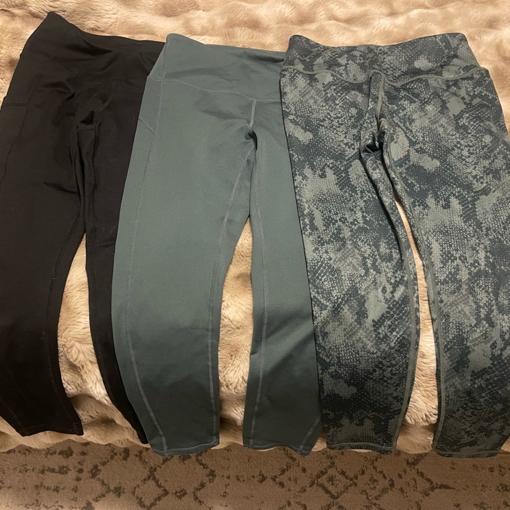 Lot of 3 pairs of Z by leggings in Black (with pockets), Green, and Patterned
